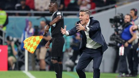 Herdman nantinya akan bersaing dengan asisten pelatih Liverpool, Giovanni van Bronckhorst, yang juga disebut Sky Sports tengah dipertimbangkan oleh PSSI.