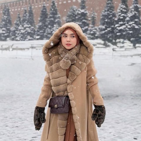 Gaya Ria Ricis Liburan di Moscow (Instagram/@riaricis1795)