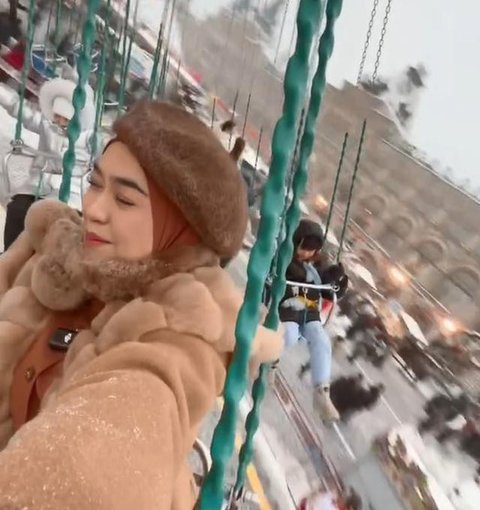 Gaya Ria Ricis Liburan di Moscow (Instagram/@riaricis1795)