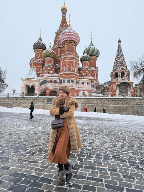 Gaya Ria Ricis Liburan di Moscow (Instagram/@riaricis1795)