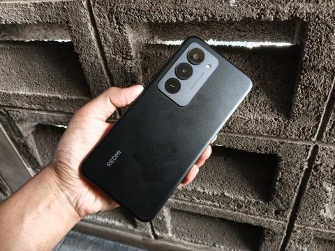 Penampakan Xiaomi 15 Ultra yang siap meluncur di Indonesia dalam waktu dekat. (Liputan6.com/Agustinus M. Damar)
