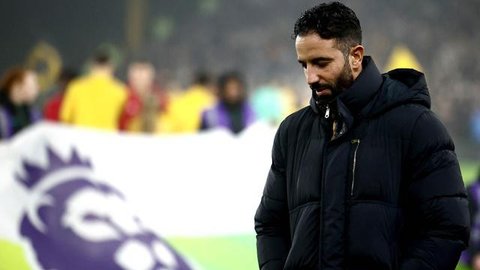 Pelatih Manchester United, Ruben Amorim, bereaksi di pinggir lapangan saat pertandingan putaran kedua Piala Liga Inggris melawan Grimsby Town, Kamis (28-8-2025) dini hari WIB, di Hill