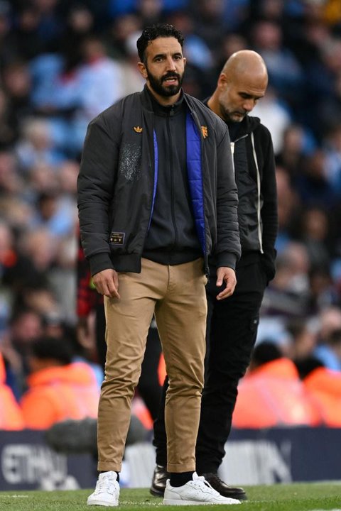 Pelatih Manchester United, Ruben Amorim, bereaksi di pinggir lapangan saat pertandingan putaran kedua Piala Liga Inggris melawan Grimsby Town, Kamis (28-8-2025) dini hari WIB, di Hill
