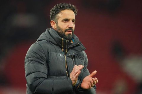 Pelatih Manchester United, Ruben Amorim, bereaksi di pinggir lapangan saat pertandingan putaran kedua Piala Liga Inggris melawan Grimsby Town, Kamis (28-8-2025) dini hari WIB, di Hill
