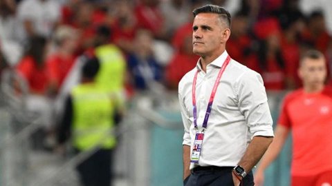 Pelatih timnas Inggris Kanada #00, John Herdman, berjalan di lapangan sebelum pertandingan Grup F Piala Dunia Qatar 2022 antara Kanada dan Maroko di Stadion Al-Thumama, Doha, pada 1 Desember 2022.