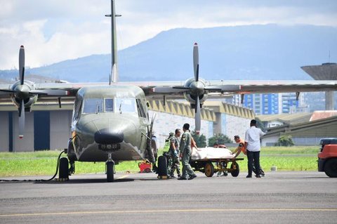 Awan tebal menjelang hujan lebat disertai angin kencang atau cuaca ekstrem. (Foto: Liputan6.com/Muhamad Ridlo)