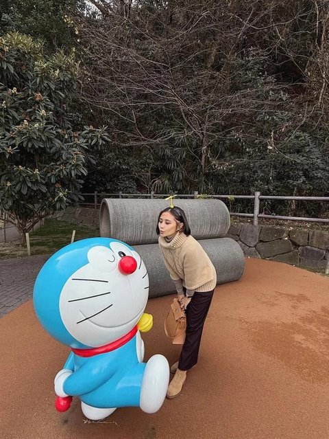 Prilly Latuconsina kunjungi Museum Fujiko F Fujio, Jepang. [IG: @prillylatuconsina96]