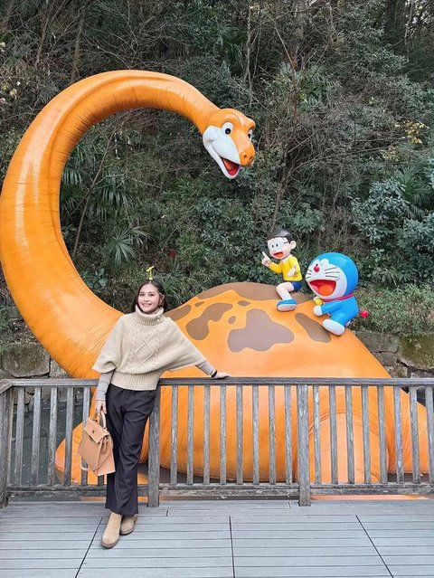Prilly Latuconsina kunjungi Museum Fujiko F Fujio, Jepang. [IG: @prillylatuconsina96]