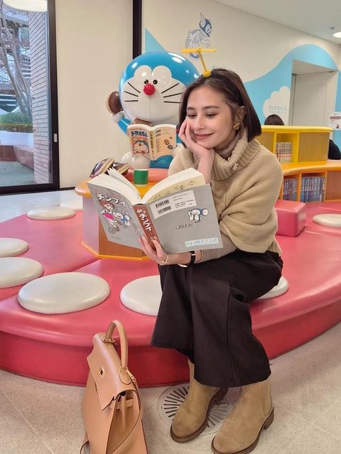 Prilly Latuconsina kunjungi Museum Fujiko F Fujio, Jepang. [IG: @prillylatuconsina96]