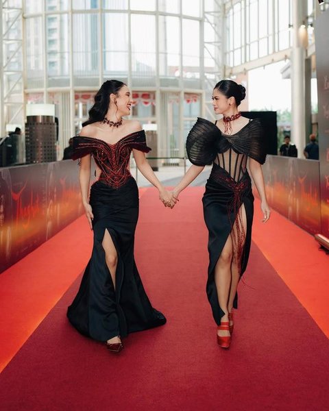 Potret Yasmin Napper pakai gaun (Foto: Instagram @yasminnapper)