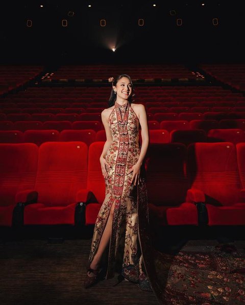 Potret Yasmin Napper pakai gaun (Foto: Instagram @yasminnapper)