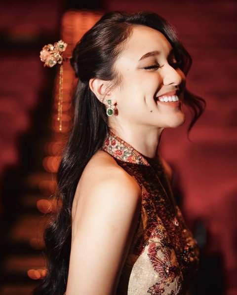 Potret Yasmin Napper pakai gaun (Foto: Instagram @yasminnapper)