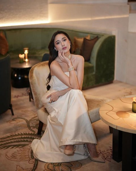 Potret Yasmin Napper pakai gaun (Foto: Instagram @yasminnapper)