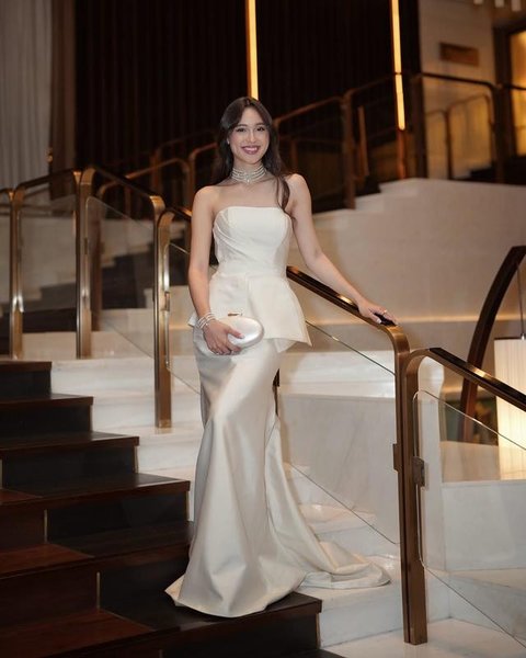 Potret Yasmin Napper pakai gaun (Foto: Instagram @yasminnapper)
