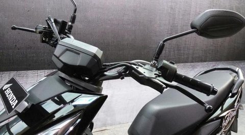 Potret Modifikasi Stang Motor Bikin Tepuk Jidat. (Sumber: Instagram/kementrian_humor_indonesia)