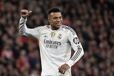Pemain Real Madrid, Kylian Mbappe, melakukan selebrasi setelah mencetak gol ke gawang Osasuna pada laga pekan perdana La Liga di Stadion di Santiago Bernabeu, Rabu (20/8/2025) dini hari WIB.