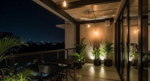 8 Model Balkon Rumah ala Kafe, Nyaman untuk Santai Sore dan Estetik untuk Hunian Modern (Foto: Gemini AI)