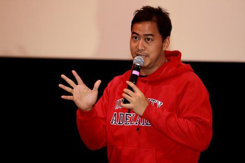 Penampilan Pandji Pragiwaksono dalam The Founder5 II: Unfinished Business di Istora Senayan pada Minggu (16/12/2025). (Doc. via GOLDLive Indonesia)