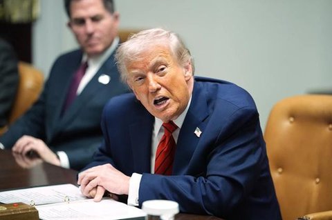Presiden Donald Trump berbicara kepada media selama konferensi pers di klub Mar-a-Lago miliknya pada 3 Januari 2026, di Palm Beach, Florida. (Joe Raedle/Getty Images via AFP)