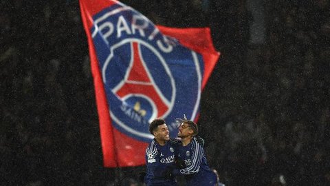 Empat menit berselang, pada menit ke-60, Paris Saint-Germain berhasil menyamakan kedudukan lewat gol yang dicetak Bradley Barcola.