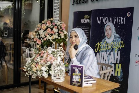 Artis Indonesia yang Menulis Kisah Hidupnya Jadi Buku/Aurelie Moeremans (Sumber: X/iPopBase)