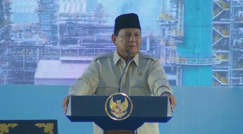 Presiden Prabowo Subianto dalam peresmian Refinery Development Master Plan (RDMP) Pertamina di Balikpapan. Prabowo memberikan pesan keras kepada Dirut Pertamina. (Liputan6.com/Tira)