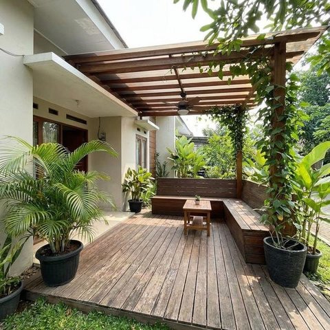 Desain Teras Rumah Subsidi Tapi Terasa Sejuk (AI)
