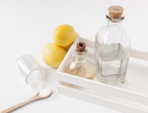 Lemari Dapur Berminyak (Image by Gemini AI)