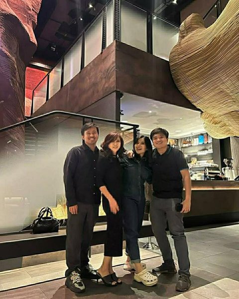 Lisa Suherman bersama Joshua dan Clairine Clay. [IG: @suhermanlisa]