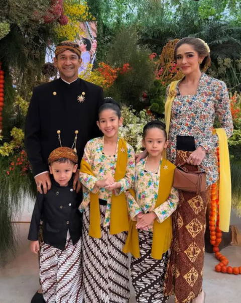 Yasmine Wildblood saat pernikahan Darma Mangkuluhur dan DJ Patricia (Foto: Instagram @yaswilblood)