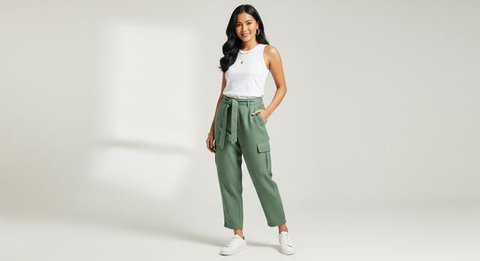 Model Celana 3/4 untuk Wanita Model Bermuda/ AI