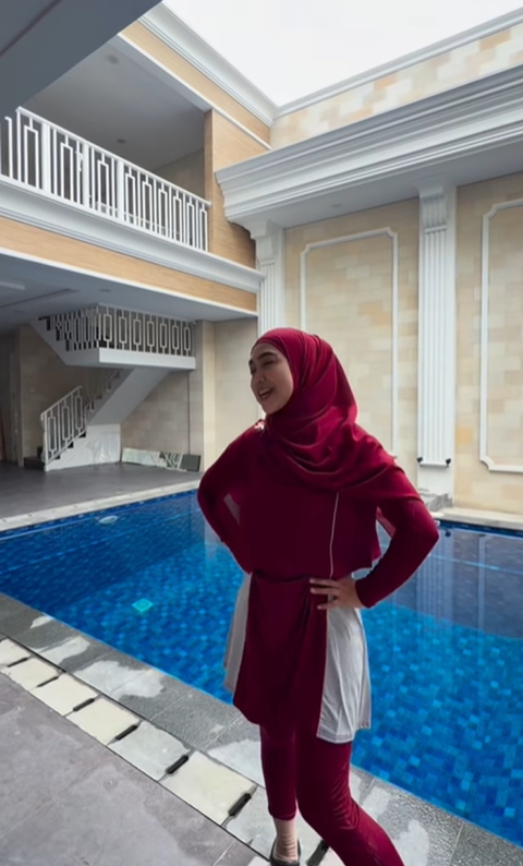 Potret Kolam Renang di Rumah Baru Ria Ricis (sumber: instagram/riaricis1795)