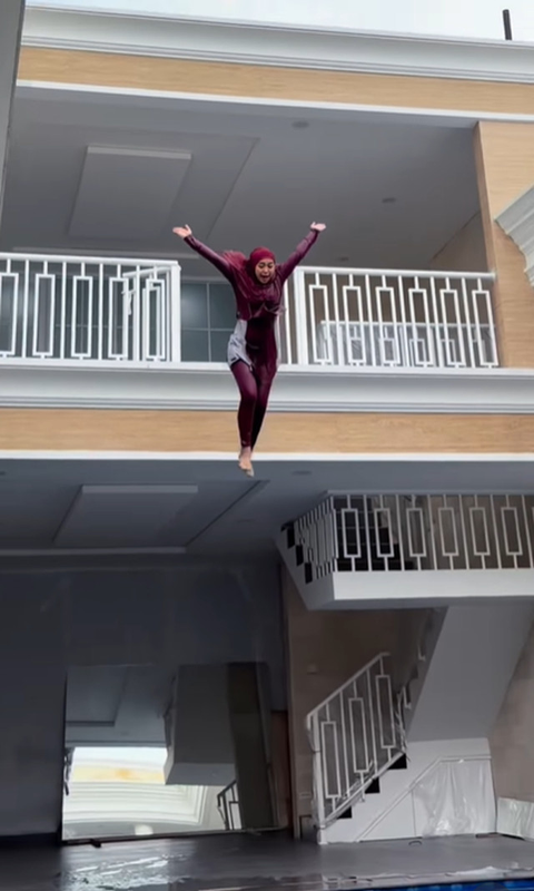 Potret Kolam Renang di Rumah Baru Ria Ricis (sumber: instagram/riaricis1795)