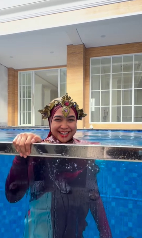 Potret Kolam Renang di Rumah Baru Ria Ricis (sumber: instagram/riaricis1795)