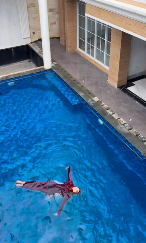 Potret Kolam Renang di Rumah Baru Ria Ricis (sumber: instagram/riaricis1795)