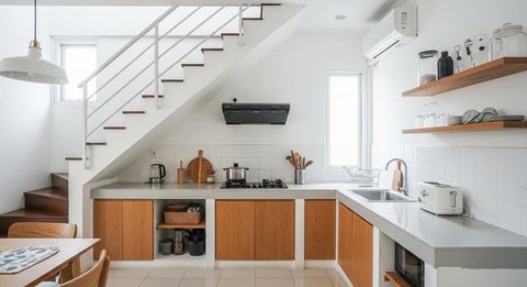 Dapur Terbuka di Bawah Tangga/ AI