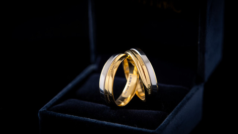 Model cincin nikah ukir nama (Foto: Reve Art AI)