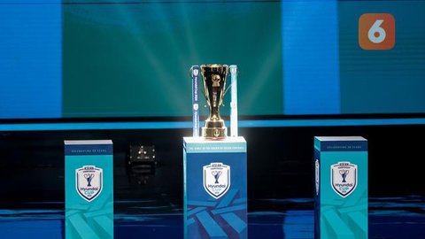 Pelatih Timnas Singapura, Gavin Lee menyapa awak media dalam acara pengundian ASEAN Championship 2026 di Studio RCTI Plus, Jakarta, Kamis (15/1/2026). (Bola.com/Nur Iman Ali).