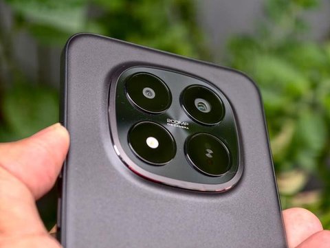 Potret sisi belakang bodi Redmi Note 15 Pro+ (Liputan6.com/Arief Ferdian Maulana)