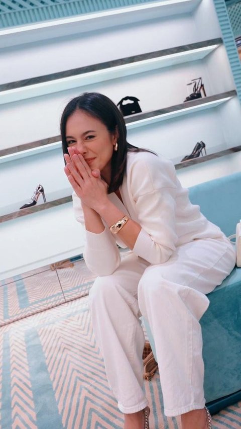 Sebagai pemain merangkap produser film Malam 3 Yasinan, Wulan Guritno ceritakan serunya berburu lokasi syuting yang pas hingga dapat rumah plus kuburan.