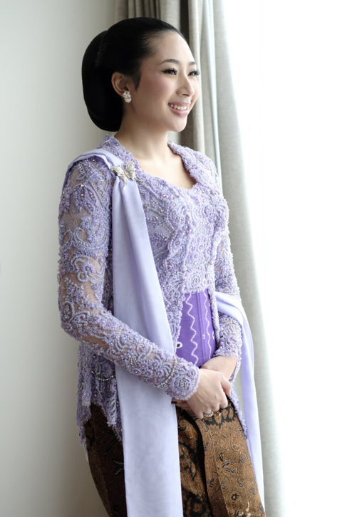 Model Kebaya Soft Ungu Terbaru 2026/Instagram/@louisedaniellaa