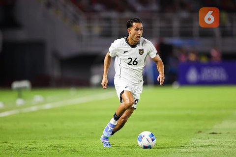 Penyerang Timnas Indonesia, Miliano Jonathans, beraksi dalam FIFA Matchday melawan Lebanon di Stadion Gelora Bung Tomo, Surabaya, Senin (8/9/2025). (Bola.com/Abdul Aziz)