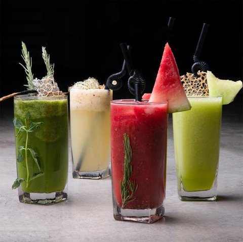 Ilustrasi Kombinasi Buah Cold Pressed Juice / by freepik