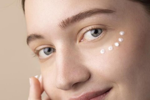 Ilustrasi Kombinasi Buah Cold Pressed Juice / by freepik