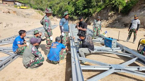 Pekerjaan ini melibatkan Kementerian Pekerjaan Umum (PU) serta personel TNI AD. (foto: Istimewa)