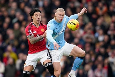 Bek Manchester United, Lisandro Martinez, membuat Erling Haaland tak berkutik saat timnya menang 2-0 atas Manchester City pada laga pekan ke-22 Premier League musim ini di Old Trafford, Sabtu (17/01/2026) malam WIB.