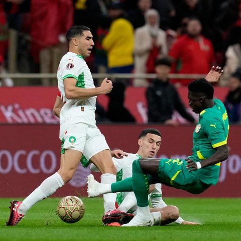 Para pemain Timnas Indonesia merayakan gol yang dicetak Ole Lennard Romeny ke gawang China dalam laga Kualifikasi Piala Dunia 2026 zona Asia di Stadion Utama Gelora Bung Karno (SUGBK) Sena