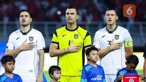Para pemain Timnas Indonesia merayakan gol yang dicetak Ole Lennard Romeny ke gawang China dalam laga Kualifikasi Piala Dunia 2026 zona Asia di Stadion Utama Gelora Bung Karno (SUGBK) Sena