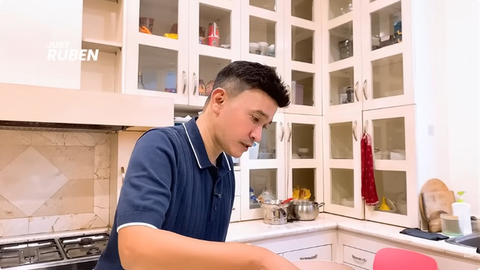 Interior Dapur Rumah Ruben Onsu (YouTube Just Ruben)