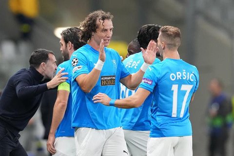 David Luiz merayakan gol bersama rekan setim Mislav Orsic setelah dalam laga Liga Champions antara Pafos FC vs AS Monaco di Limassol, Siprus, 27 November 2025.
